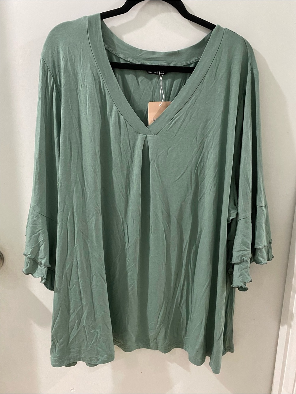 Bloomchic Sage Flutter Sleeve Tunic Top, Size 26, new!